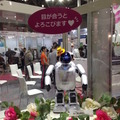 「第42回 国際福祉機器展 H.C.R.2015」で活躍するサービスロボットを見に行ってきた。