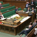 英国防相が議会でスピーチ中に誤ってSiriを起動、これは焦る。