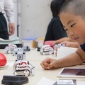 AIロボット「COZMO」のプログラミング授業を子ども達が笑顔で体験！「タカラトミー出張授業」千葉・風早南部小学校で