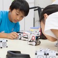 AIロボット「COZMO」のプログラミング授業を子ども達が笑顔で体験！「タカラトミー出張授業」千葉・風早南部小学校で