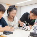 AIロボット「COZMO」のプログラミング授業を子ども達が笑顔で体験！「タカラトミー出張授業」千葉・風早南部小学校で