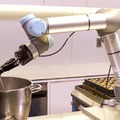 たこ焼きを作るロボットが更に進化！串焼きを焼いたり、牛丼の盛りつけをしたり、人と協働する調理ロボット
