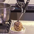 たこ焼きを作るロボットが更に進化！串焼きを焼いたり、牛丼の盛りつけをしたり、人と協働する調理ロボット