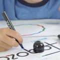 世界最小のプログラミング教育ロボット「Ozobot」の教材セット、指導案アイディア集や配布資料も入ったクラスルームキットを発表