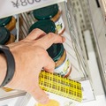 ソフトバンクがICTを活用した無人の店舗を参考展示、レジ決済まですべて自動化　