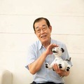 犬型ロボット「aibo」、本物の犬から仲間として認識　ソニーが実験