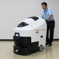 アマノの自律走行式ロボット床面洗浄機「EGrobo」、障害物回避機能を搭載、清掃能力60％向上