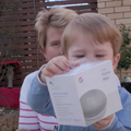グーグル、Google Home Miniをドローンで配達する動画を公開