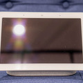 日本未発売の「Google Home Hub」を早速レビュー！ 小さくて可愛いディスプレイ搭載モデル