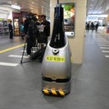 西武新宿駅で警備ロボット「ペルセウスボット」が実証実験中　11月26日から30日まで