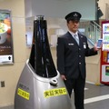 西武新宿駅で警備ロボット「ペルセウスボット」が実証実験中　11月26日から30日まで