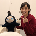 GROOVE Xのロボット「LOVOT」のお着替えシーン　NFCタグで洋服を認識