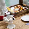 おでんロボ、コンビニ品出しロボ、なんでもグリッパ、指皮センサ・・ロボットの筋肉や感覚になる先進のゴム技術を豊田合成がデモ展示