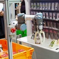 おでんロボ、コンビニ品出しロボ、なんでもグリッパ、指皮センサ・・ロボットの筋肉や感覚になる先進のゴム技術を豊田合成がデモ展示