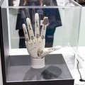 おでんロボ、コンビニ品出しロボ、なんでもグリッパ、指皮センサ・・ロボットの筋肉や感覚になる先進のゴム技術を豊田合成がデモ展示