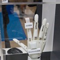 おでんロボ、コンビニ品出しロボ、なんでもグリッパ、指皮センサ・・ロボットの筋肉や感覚になる先進のゴム技術を豊田合成がデモ展示