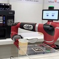 元気だったかい? リシンクロボティクスの「Sawyer」が会場でコーヒーを淹れてくれたよ