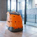 三菱地所に5種類の業務用清掃ロボットが大集合、特徴や長所を比較！シーバイエス「swingobot2000」、マクニカ「Neo」ほか