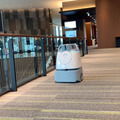 ソフトバンクロボティクスのAI清掃ロボット「Whiz」は人手不足を解消するか　赤坂インターシティAIRで効果を聞く