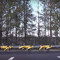 トラックを引く10体の「SpotMini」 ボストン・ダイナミクスが新たな動画を公開