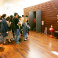 ビッグクラッピーが爆笑問題出演のタイタンライブに潜入！ 来場者を拍手でお出迎え