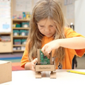 子供たちが自分で作ってプログラムできるスマートスピーカー「Chatterbox」