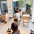 漱石アンドロイドが芋坂の「羽二重団子」本店に登場　「吾輩は猫である」朗読等を披露！二松學舍大学「漱石ゆかりの地を巡る」第一弾
