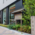 漱石アンドロイドが芋坂の「羽二重団子」本店に登場　「吾輩は猫である」朗読等を披露！二松學舍大学「漱石ゆかりの地を巡る」第一弾