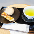 漱石アンドロイドが芋坂の「羽二重団子」本店に登場　「吾輩は猫である」朗読等を披露！二松學舍大学「漱石ゆかりの地を巡る」第一弾