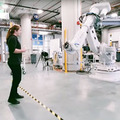 産業用ロボットがまるで生き物のように動きだす　NVIDIA「ロボット調教師」が語る共感的インタフェース