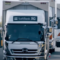 新東名高速でソフトバンクがトラック隊列走行の5G実証実験　「5G-NR」で車間距離の自動制御に成功【世界初】