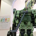 動くモビルスーツ「ザク」を作ってみたい！バンダイがガンダムの世界観「ZEONIC TECHNICS」をおもちゃショーで稼働展示　サウンド付きで迫力ある動きを披露
