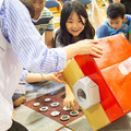 体験型プログラミング教育「動け！せんせいロボット」村田製作所が渋谷区の小学校で実施！体育館に笑顔があふれる