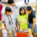 体験型プログラミング教育「動け！せんせいロボット」村田製作所が渋谷区の小学校で実施！体育館に笑顔があふれる