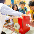 体験型プログラミング教育「動け！せんせいロボット」村田製作所が渋谷区の小学校で実施！体育館に笑顔があふれる