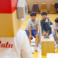 体験型プログラミング教育「動け！せんせいロボット」村田製作所が渋谷区の小学校で実施！体育館に笑顔があふれる