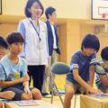 体験型プログラミング教育「動け！せんせいロボット」村田製作所が渋谷区の小学校で実施！体育館に笑顔があふれる
