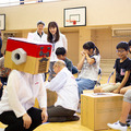体験型プログラミング教育「動け！せんせいロボット」村田製作所が渋谷区の小学校で実施！体育館に笑顔があふれる