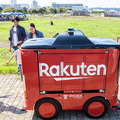 【日本初】楽天と西友が無人の自動走行ロボット「UGV」で商用配達サービス開始へ　写真と動画でレポート