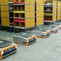 倉庫の商品棚ごと運んでくる物流ロボット「バトラー」、グレイオレンジが日本市場に本格参入へ　市場規模や販売目標は?