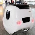 陸上用配送AGVロボット「YAPE」がドイツのフランクフルト空港にて実証実験　ゲートまでのアテンドと手荷物の配送支援