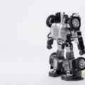 音声でトランスフォームする変形ロボット「Robosen T9」日本上陸　プログラミング教育にも活用可　国際ロボット展で展示