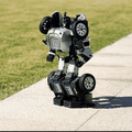 音声でトランスフォームする変形ロボット「Robosen T9」日本上陸　プログラミング教育にも活用可　国際ロボット展で展示