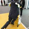 幸和製作所と産総研、転倒防止ロボット歩行車を開発 座らせきり介護ゼロを目指す