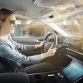 ボッシュが未来の車内用AIサンバイザーを展示　AIがドライバーの目に影を作って視界を確保　安全性を向上する「バーチャルバイザー」