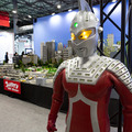ウルトラマンの空中戦を見逃すな、バルタン星人の分身をMRで体感せよ！「DOCOMO Open House 2020」見どころ解説(2) MR体験デモ