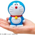 おしゃべりする手のひらサイズのドラえもん「こっちむいてDORAEMON」新発売　タカラトミーから