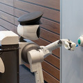 警備ロボットの新型「ugo」(ユーゴー)を大成とMiraが初公開　遠隔操作と自律移動のハイブリッド　実証実験で見えた課題と改良点