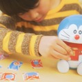 【速報】タカラトミーがドラえもん型コミュニケーションロボットを発表　カードでプログラミングにも対応　6月下旬から販売