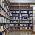 世界最小クラスのドローンを図書館で活用　船橋市・西図書館が「IBIS」(アイビス)と「AI蔵書点検システム」を試験導入